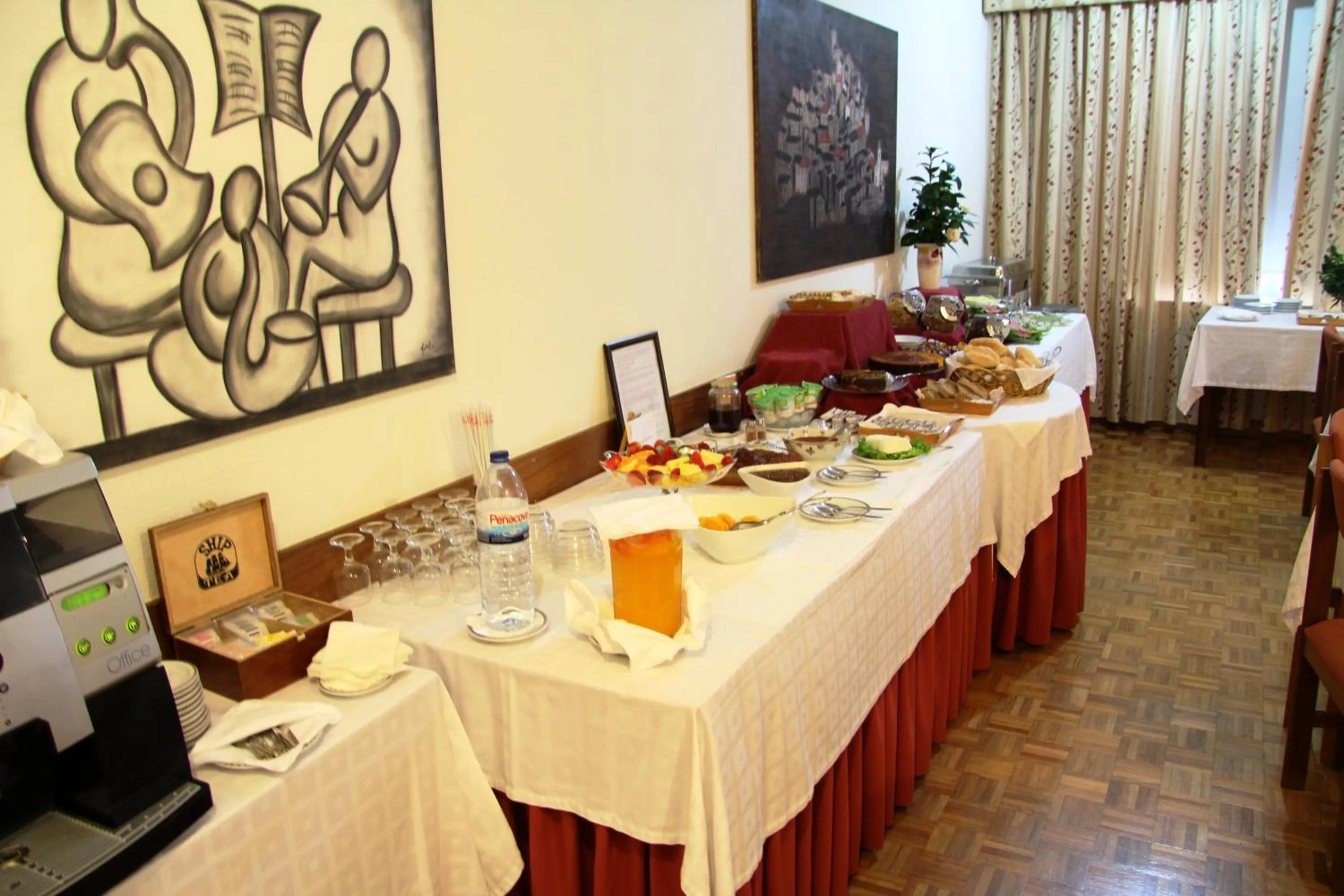 Buffet breakfast in Hotel de Arganil