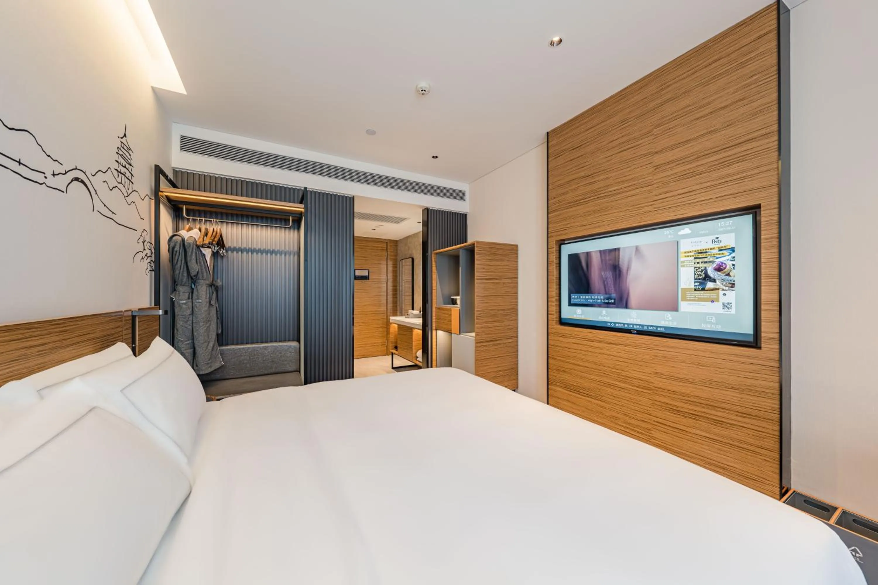 Photo of the whole room, Bed in UrCove by HYATT Hangzhou Riverside CBD