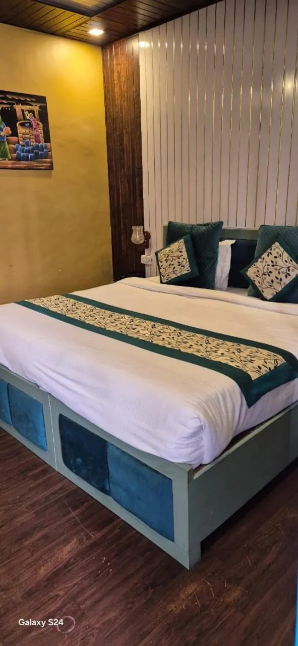 Bed in Hi hotel By Madras
