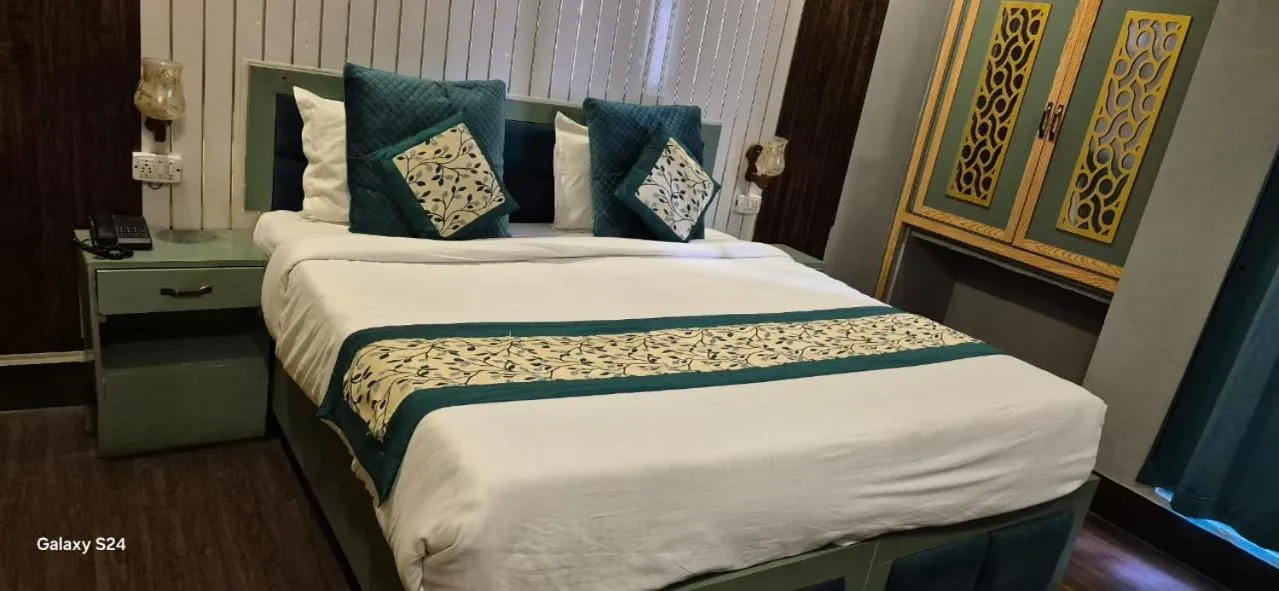Bed in Hi hotel By Madras