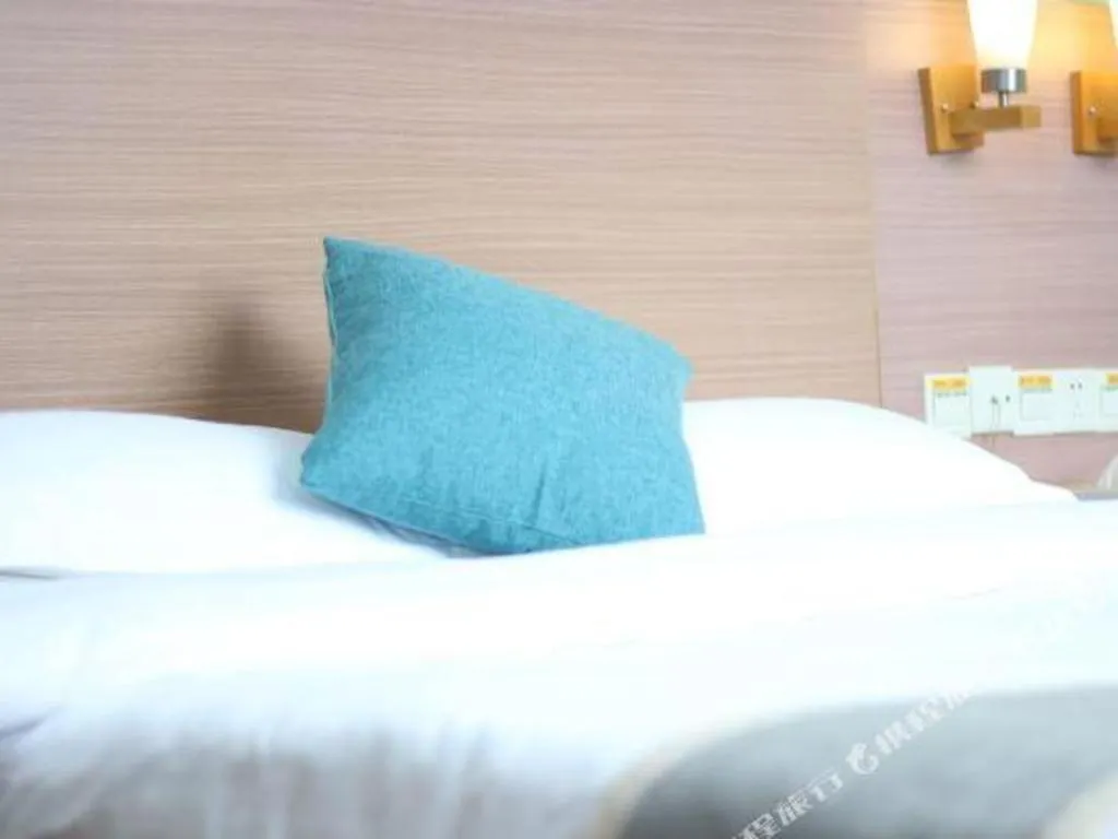 Bed in Yian Business Hotel