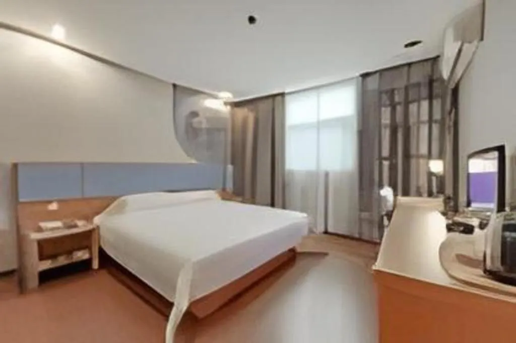 Bed in Home Inn Hotel Chengdu Gaoshengqiao Subway Station