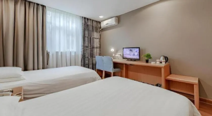 Bed in Home Inn Hotel Chengdu Gaoshengqiao Subway Station