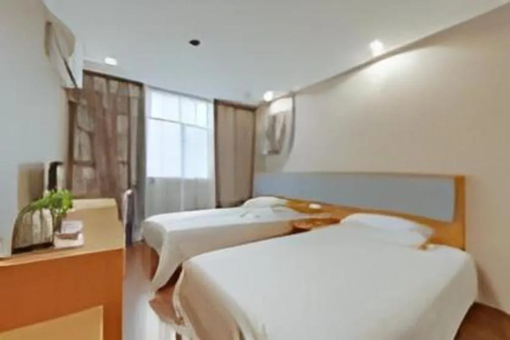 Bed in Home Inn Hotel Chengdu Gaoshengqiao Subway Station