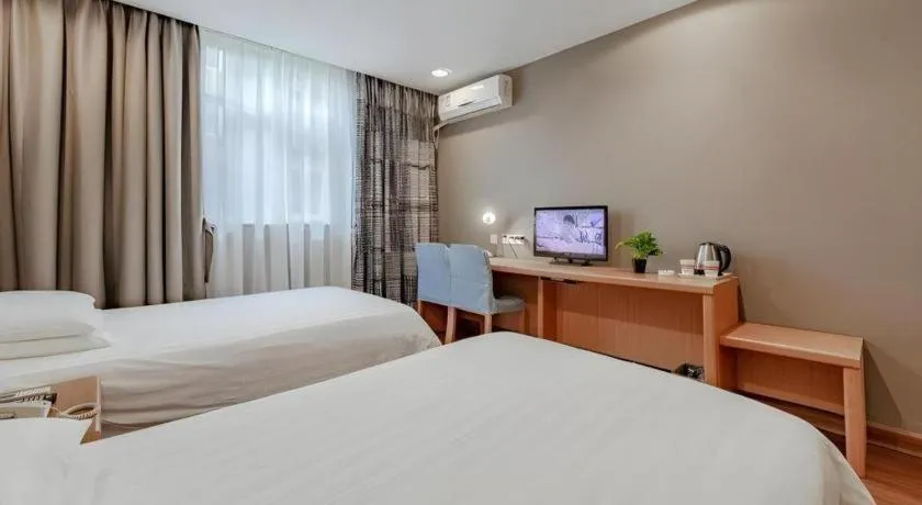 Bed in Home Inn Hotel Chengdu Gaoshengqiao Subway Station