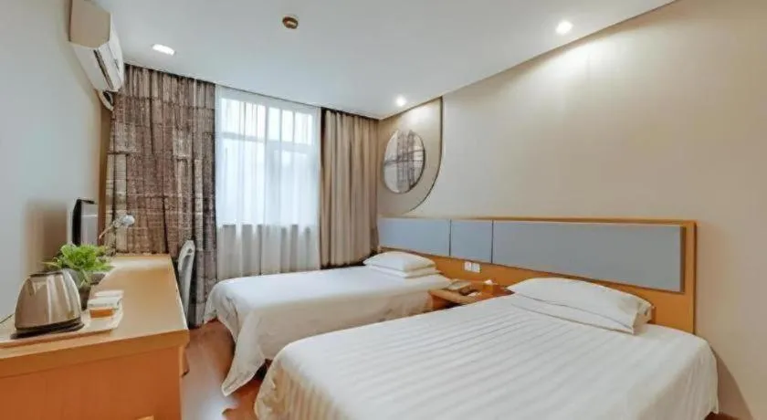 Bed in Home Inn Hotel Chengdu Gaoshengqiao Subway Station