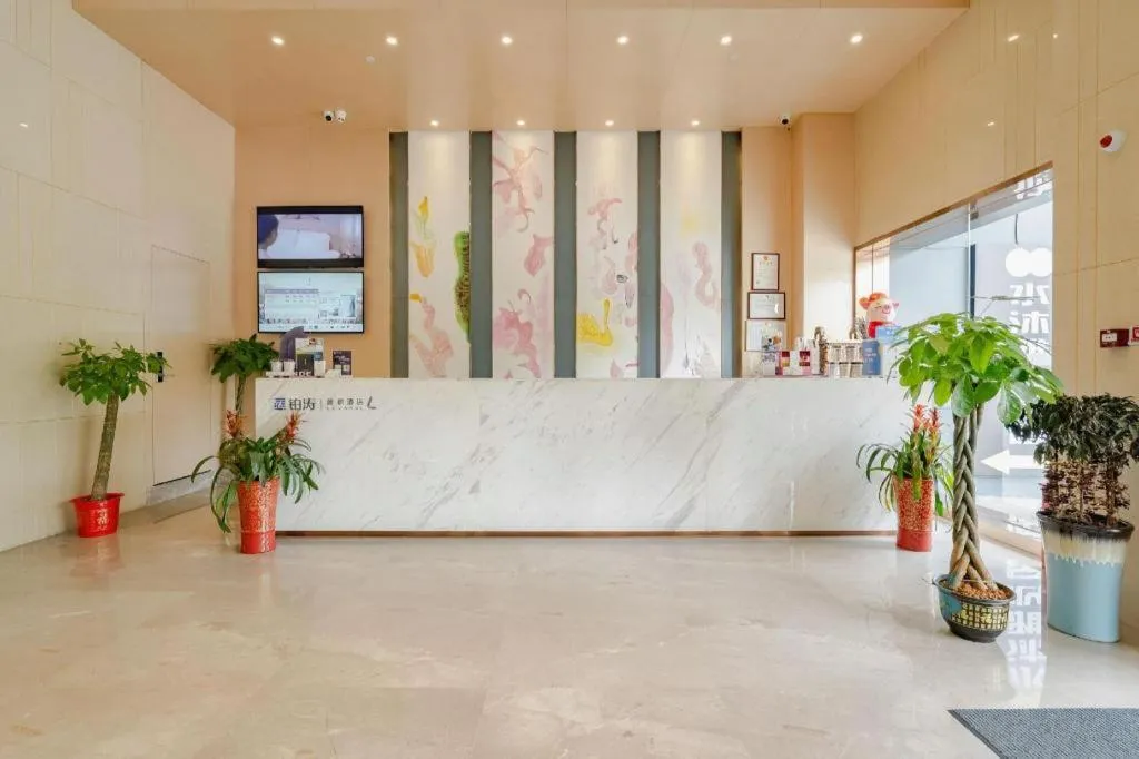 Lavande Hotel Wuhan Houhu Avenue Xingye Road