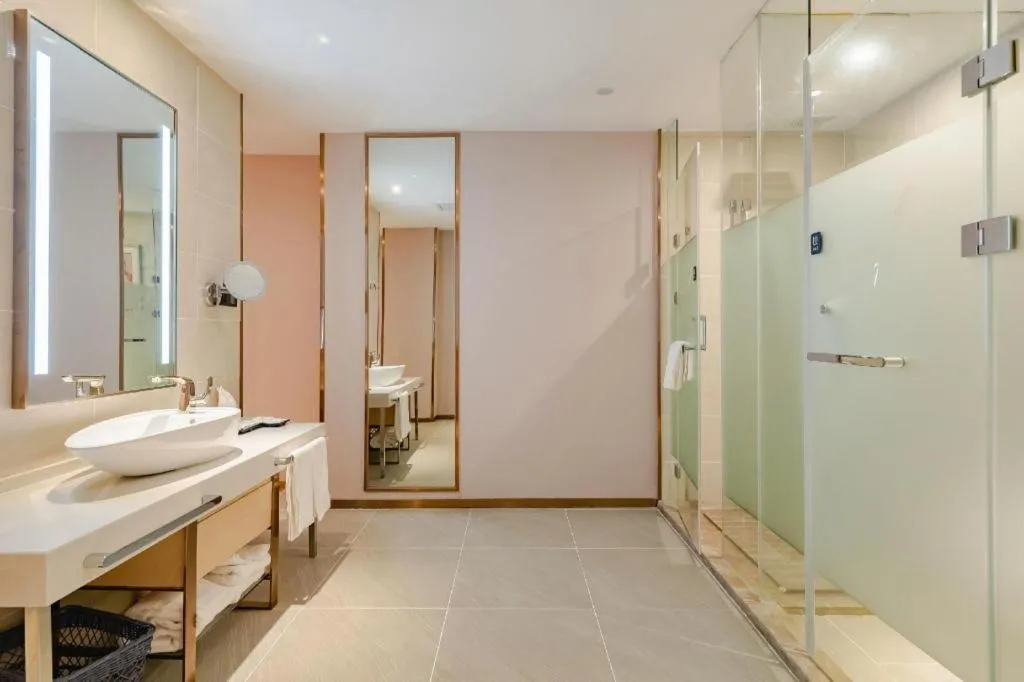 Lavande Hotel Wuhan Houhu Avenue Xingye Road