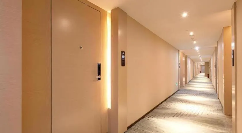 Lavande Hotel Wuhan Houhu Avenue Xingye Road