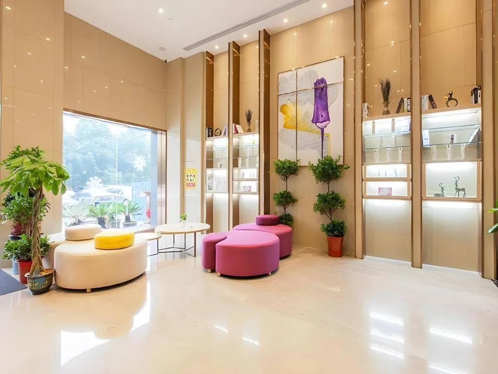 Lavande Hotel Wuhan Houhu Avenue Xingye Road