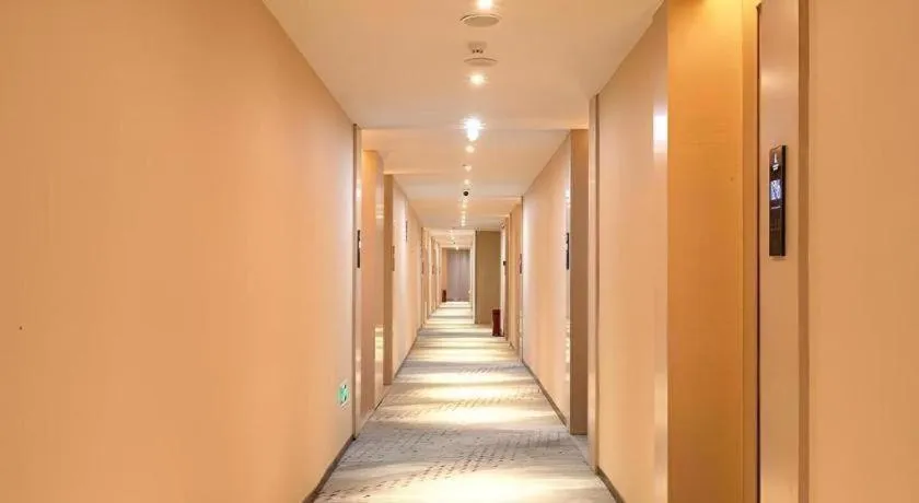 Lavande Hotel Wuhan Houhu Avenue Xingye Road