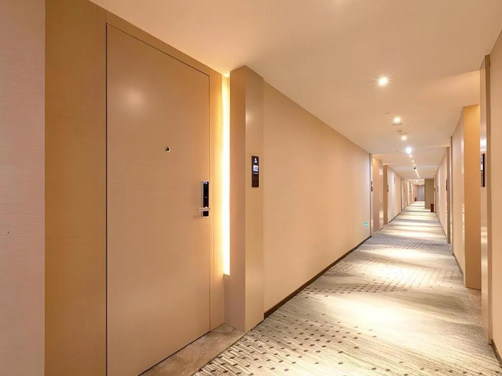 Lavande Hotel Wuhan Houhu Avenue Xingye Road