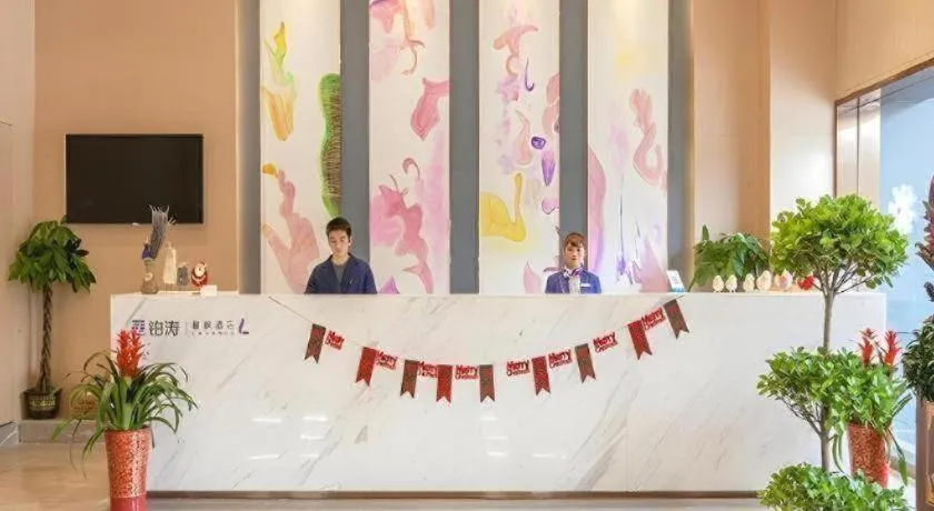 Lavande Hotel Wuhan Houhu Avenue Xingye Road