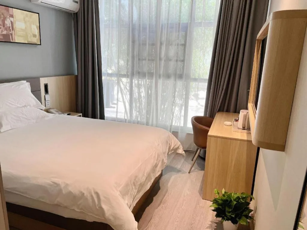 Bed in Jinjiang Inn Wuxi Liangqing Road Wanda Plaza Yunhe Bay Industrial Center