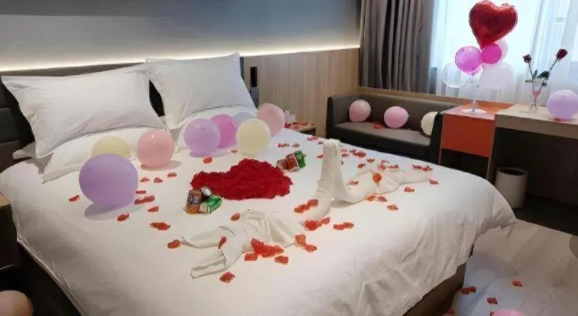 Bed in Jinjiang Inn Wuxi Liangqing Road Wanda Plaza Yunhe Bay Industrial Center