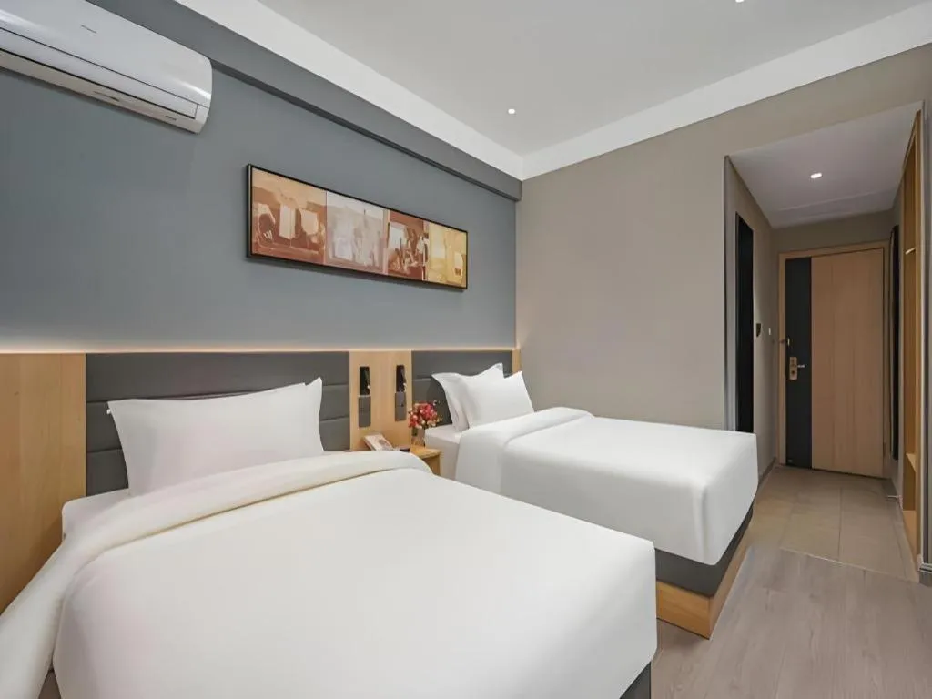 Bed in Jinjiang Inn Wuxi Liangqing Road Wanda Plaza Yunhe Bay Industrial Center