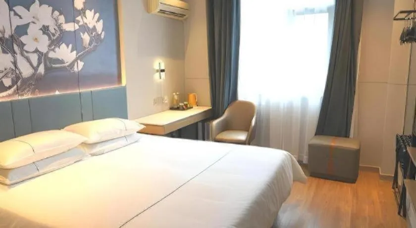 Bed in Jinjiang Inn Wuxi Liangqing Road Wanda Plaza Yunhe Bay Industrial Center