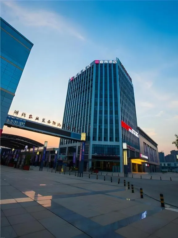 Echarm Hotel Wuhan Changjiang New District Gaoche Metro Station