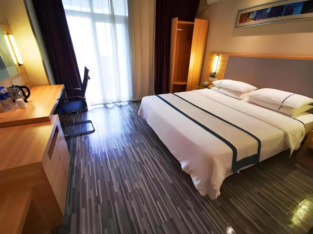Bed in City Comfort Inn Hotel Wuhan Optics Valley Square Metro Station Zhongnan Minzu University