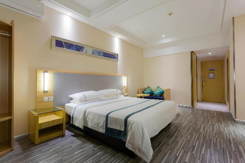 Bed in City Comfort Inn Hotel Wuhan Optics Valley Square Metro Station Zhongnan Minzu University