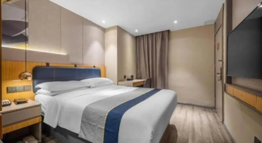 Bed in City Comfort Inn Hotel Wuhan Optics Valley Square Metro Station Zhongnan Minzu University