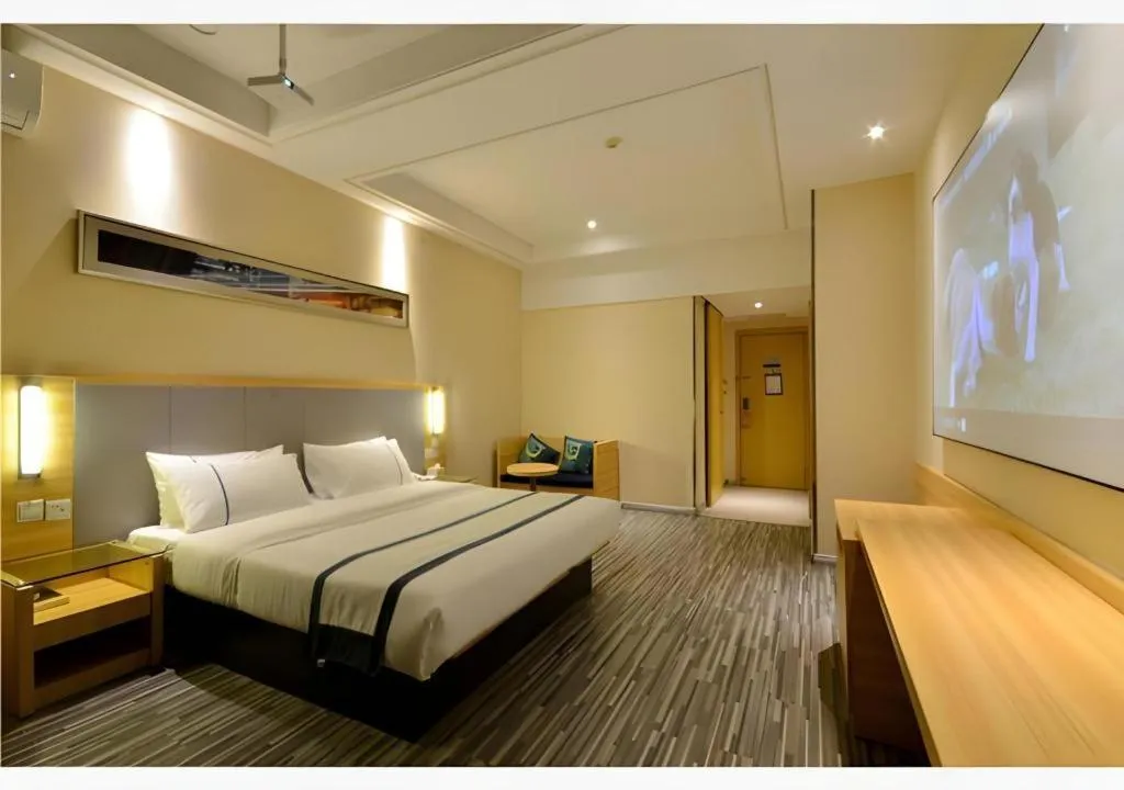 Bed in City Comfort Inn Hotel Wuhan Optics Valley Square Metro Station Zhongnan Minzu University