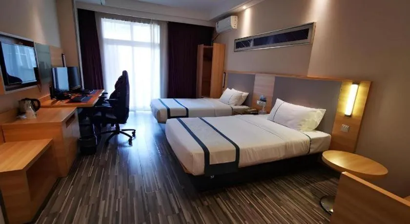 Bed in City Comfort Inn Hotel Wuhan Optics Valley Square Metro Station Zhongnan Minzu University