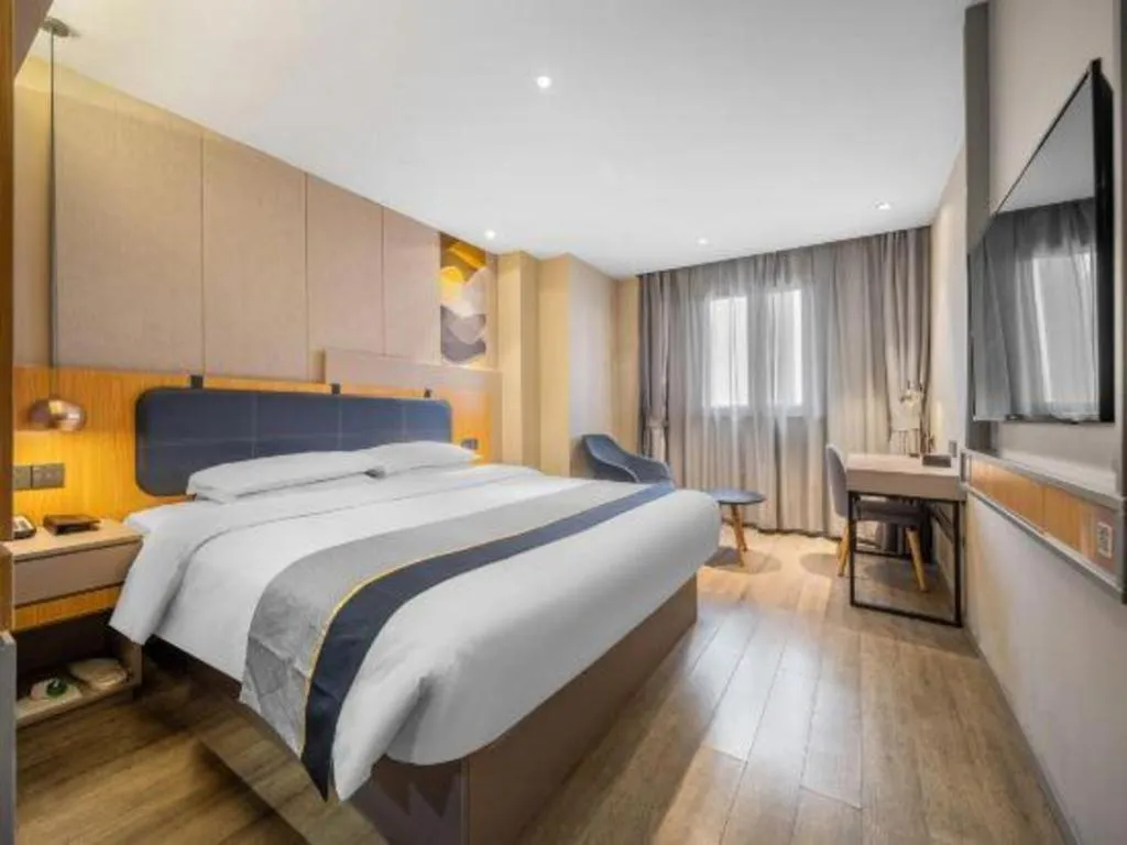 Bed in City Comfort Inn Hotel Wuhan Optics Valley Square Metro Station Zhongnan Minzu University