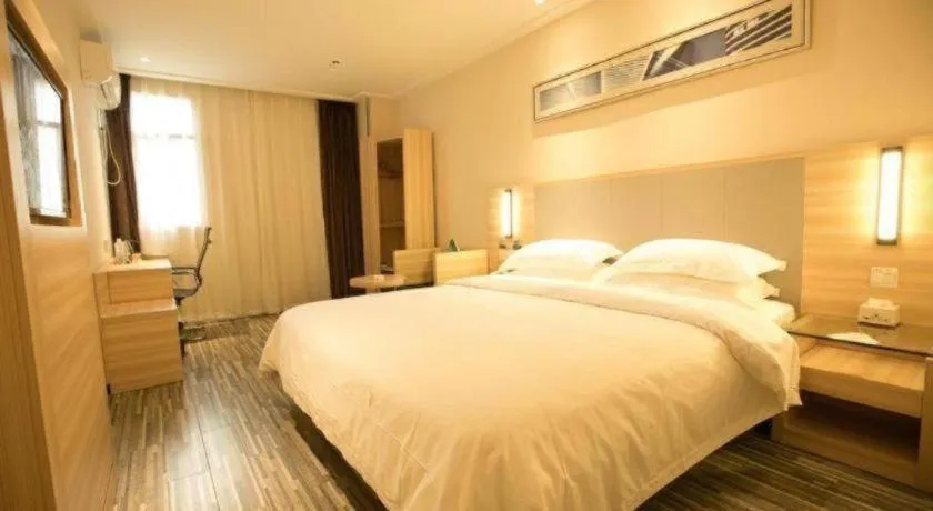 Bed in City Comfort Inn Hotel Wuhan Optics Valley Square Metro Station Zhongnan Minzu University