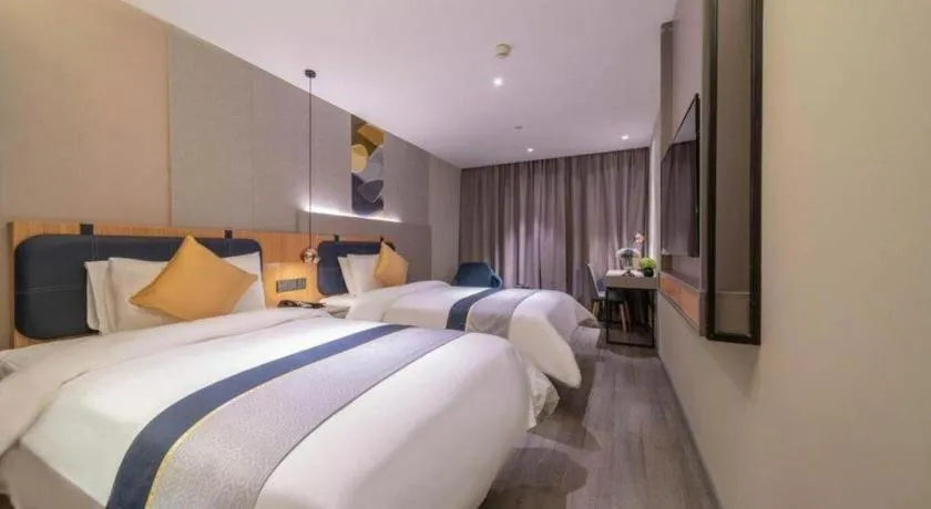 Bed in City Comfort Inn Hotel Wuhan Optics Valley Square Metro Station Zhongnan Minzu University