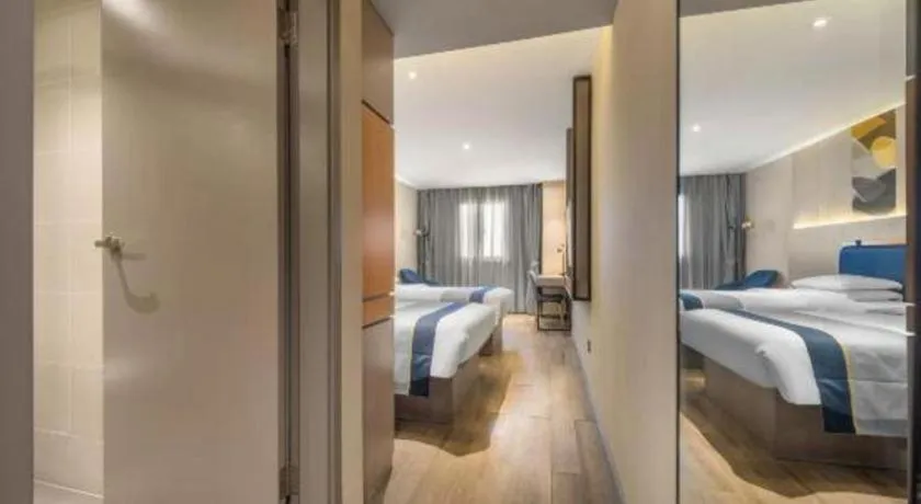 Bed in City Comfort Inn Hotel Wuhan Optics Valley Square Metro Station Zhongnan Minzu University