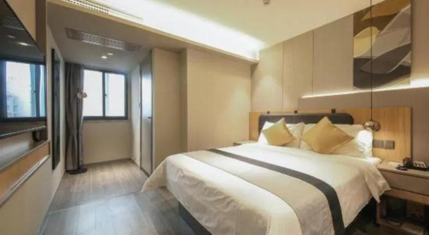 Bed in City Comfort Inn Hotel Wuhan Optics Valley Square Metro Station Zhongnan Minzu University
