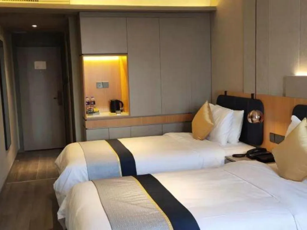 Bed in City Comfort Inn Hotel Wuhan Optics Valley Square Metro Station Zhongnan Minzu University