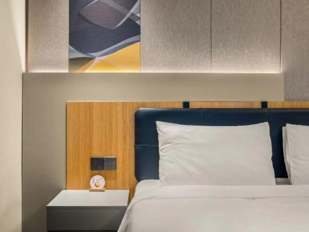 Bed in City Comfort Inn Hotel Wuhan Optics Valley Square Metro Station Zhongnan Minzu University