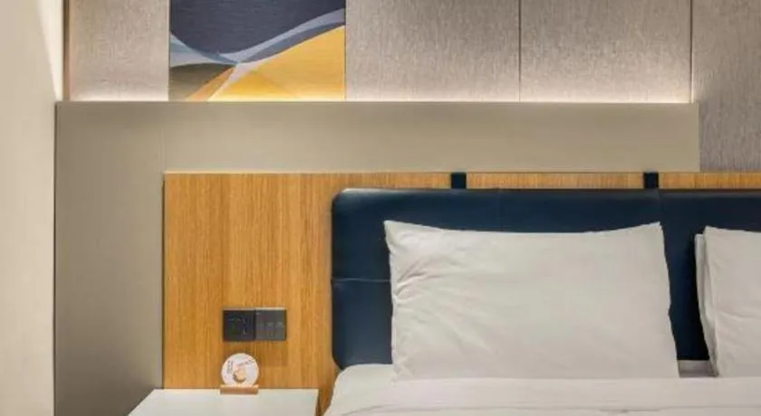 Bed in City Comfort Inn Hotel Wuhan Optics Valley Square Metro Station Zhongnan Minzu University