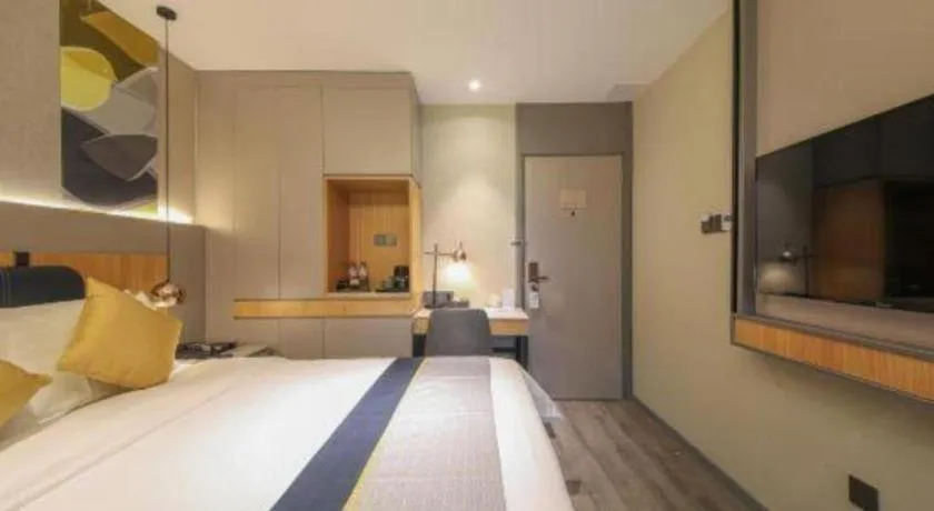 Bed in City Comfort Inn Hotel Wuhan Optics Valley Square Metro Station Zhongnan Minzu University