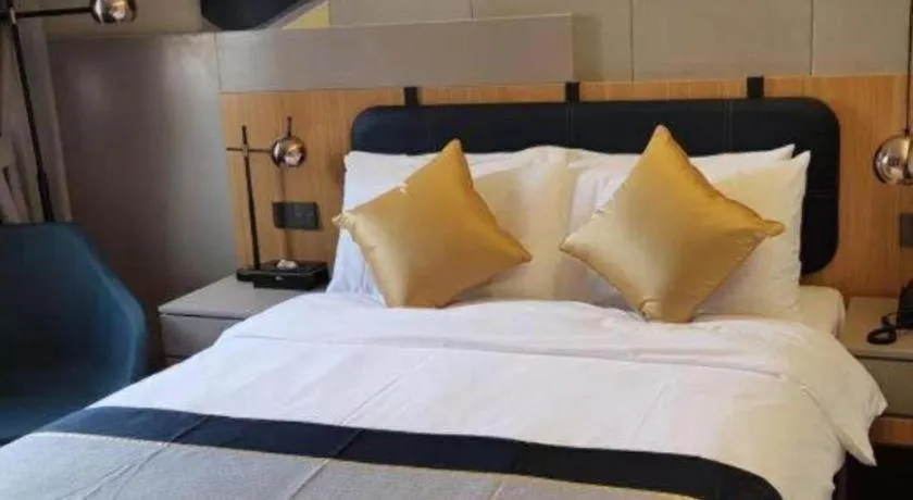Bed in City Comfort Inn Hotel Wuhan Optics Valley Square Metro Station Zhongnan Minzu University