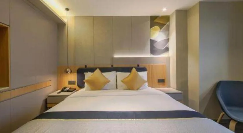 Bed in City Comfort Inn Hotel Wuhan Optics Valley Square Metro Station Zhongnan Minzu University