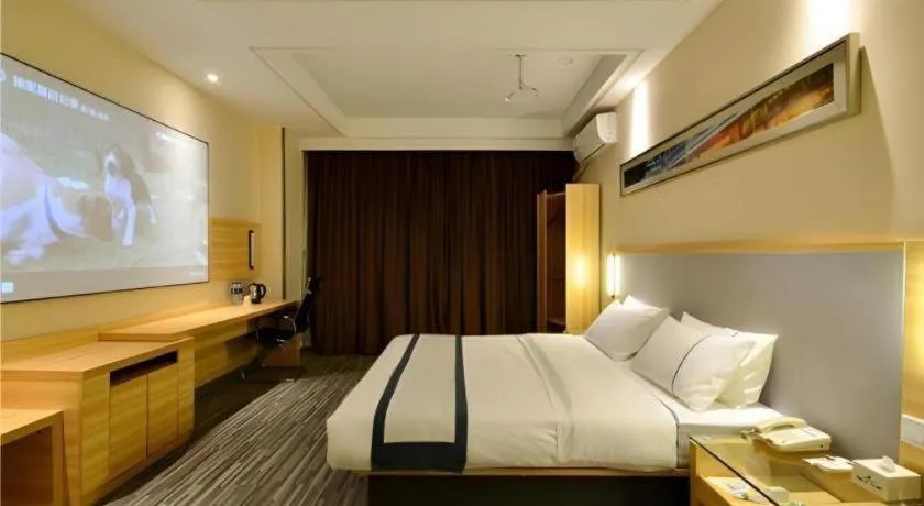 Bed in City Comfort Inn Hotel Wuhan Optics Valley Square Metro Station Zhongnan Minzu University