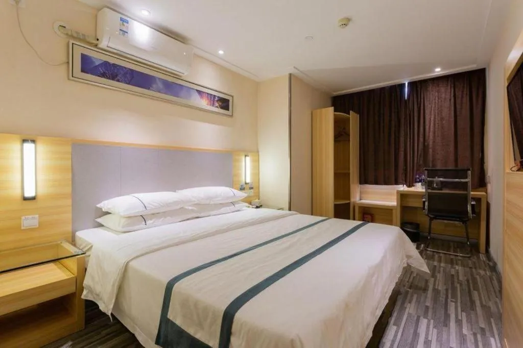 Bed in City Comfort Inn Hotel Wuhan Optics Valley Square Metro Station Zhongnan Minzu University
