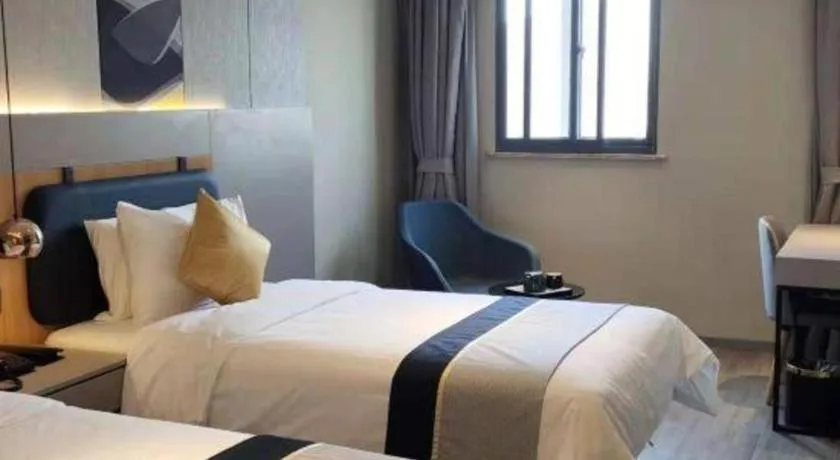 Bed in City Comfort Inn Hotel Wuhan Optics Valley Square Metro Station Zhongnan Minzu University