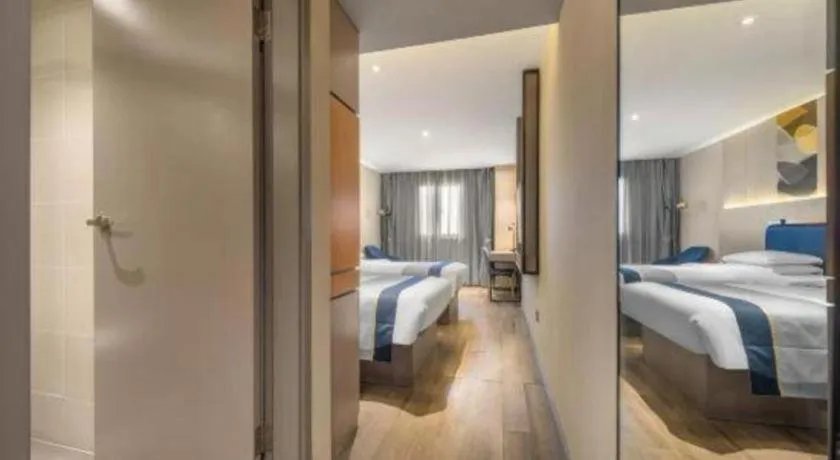 Bed in City Comfort Inn Hotel Wuhan Optics Valley Square Metro Station Zhongnan Minzu University