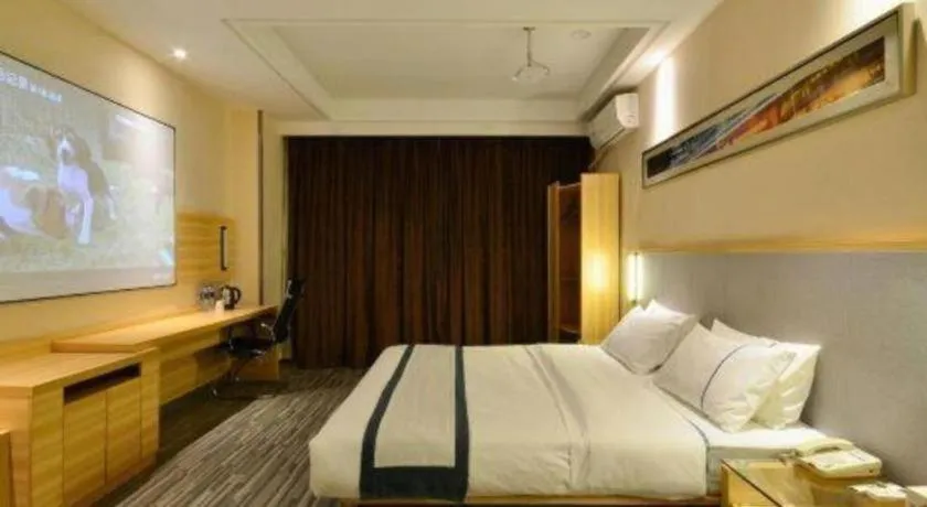 Bed in City Comfort Inn Hotel Wuhan Optics Valley Square Metro Station Zhongnan Minzu University