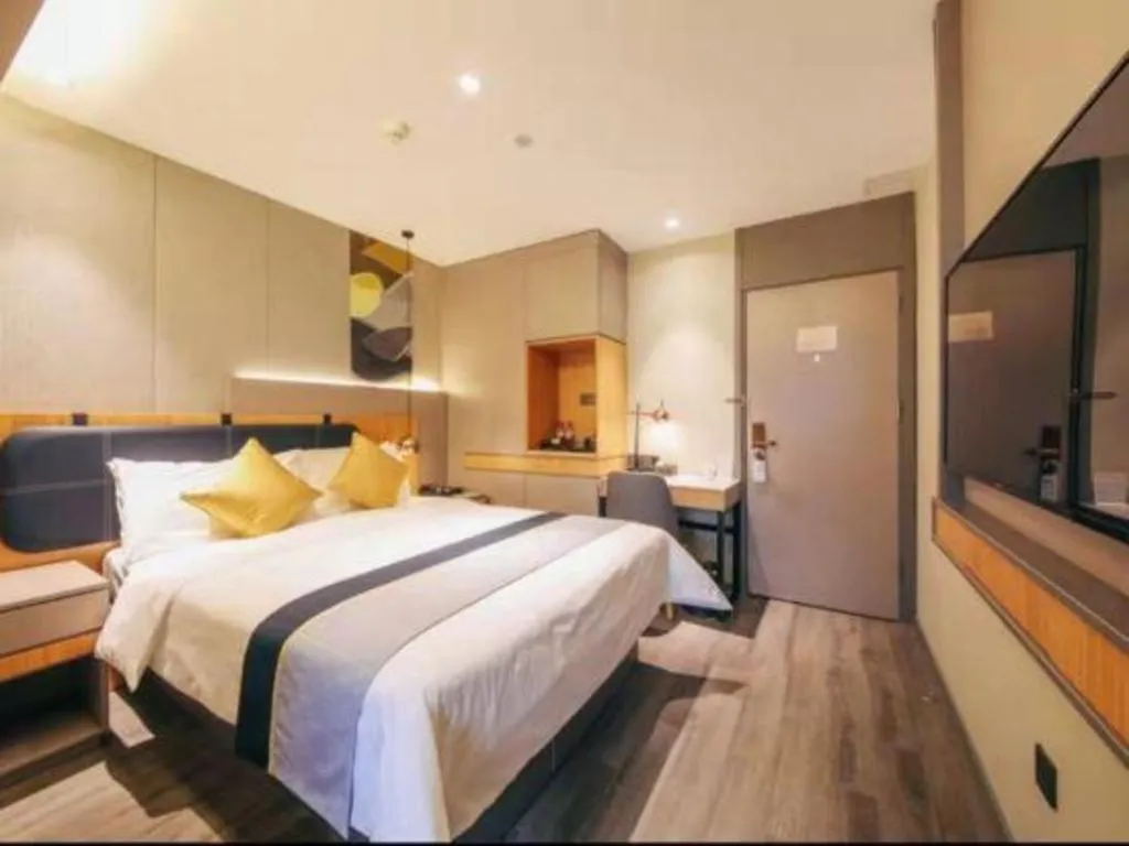 Bed in City Comfort Inn Hotel Wuhan Optics Valley Square Metro Station Zhongnan Minzu University