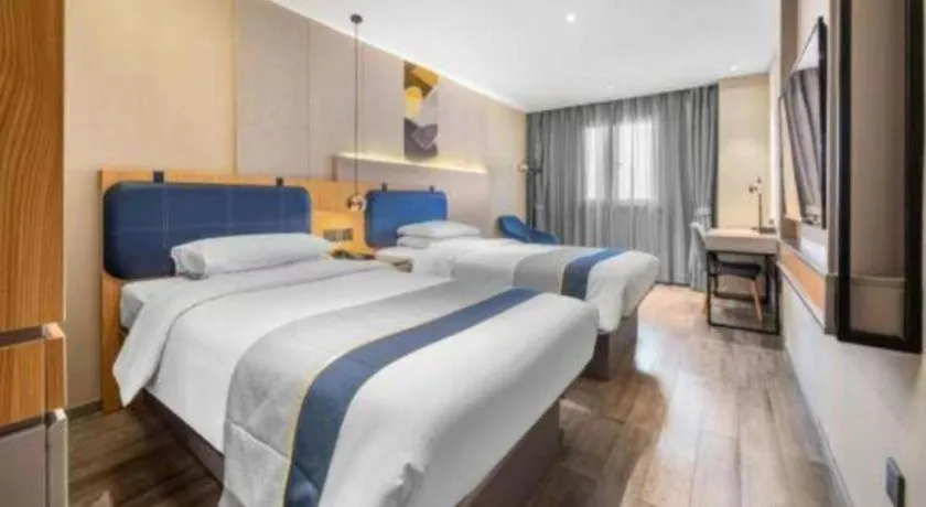 Bed in City Comfort Inn Hotel Wuhan Optics Valley Square Metro Station Zhongnan Minzu University