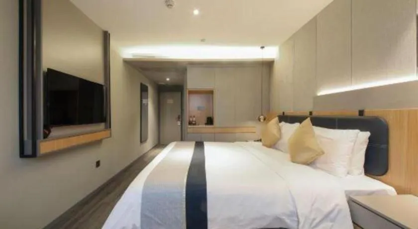Bed in City Comfort Inn Hotel Wuhan Optics Valley Square Metro Station Zhongnan Minzu University