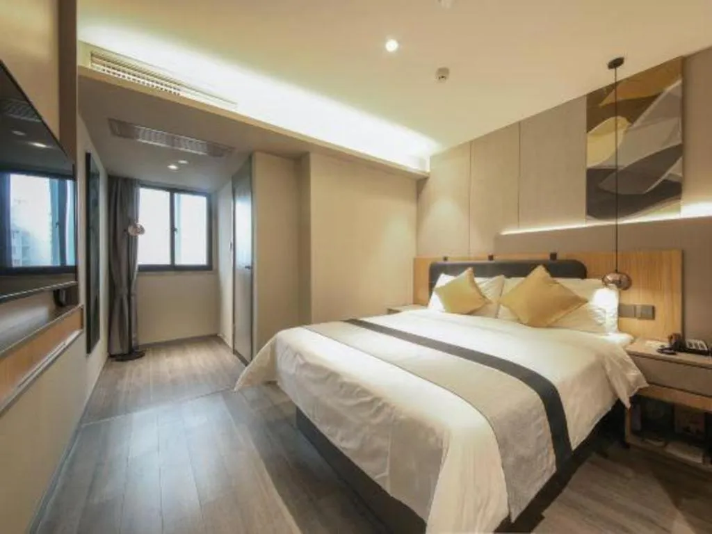 Bed in City Comfort Inn Hotel Wuhan Optics Valley Square Metro Station Zhongnan Minzu University