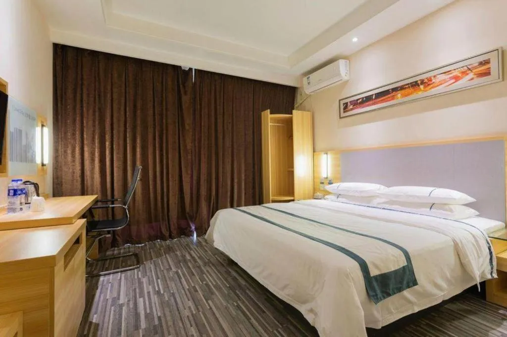 Bed in City Comfort Inn Hotel Wuhan Optics Valley Square Metro Station Zhongnan Minzu University