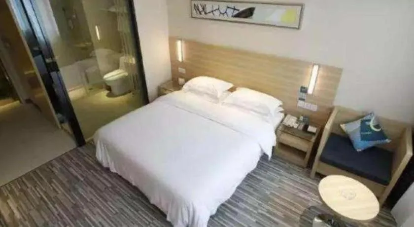 Bed in City Comfort Inn Hotel Wuhan Optics Valley Square Metro Station Zhongnan Minzu University