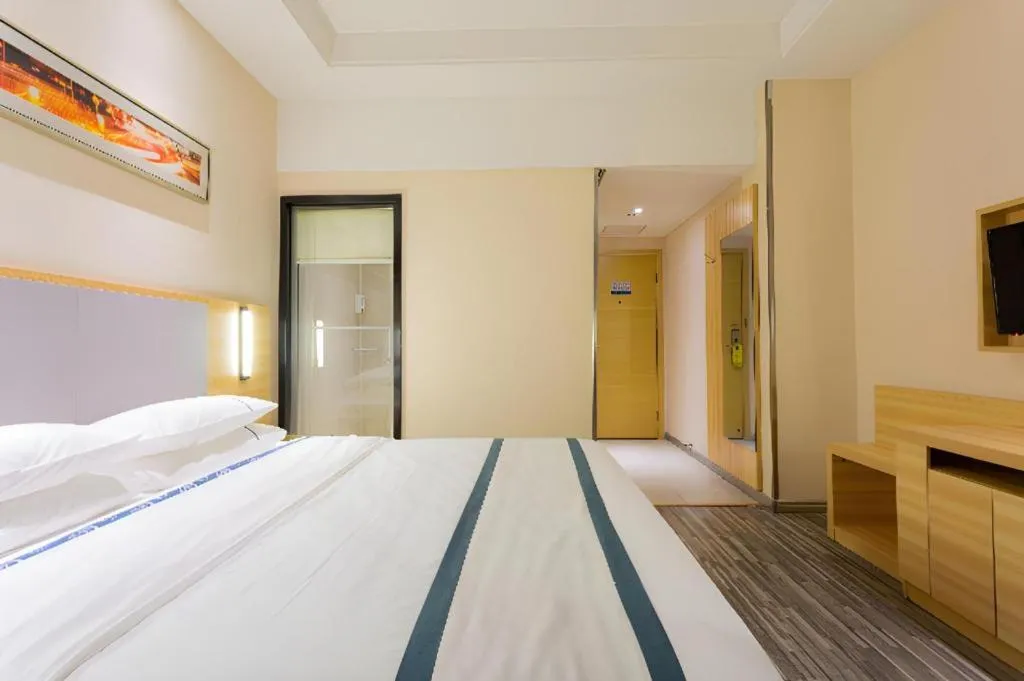 Bed in City Comfort Inn Hotel Wuhan Optics Valley Square Metro Station Zhongnan Minzu University